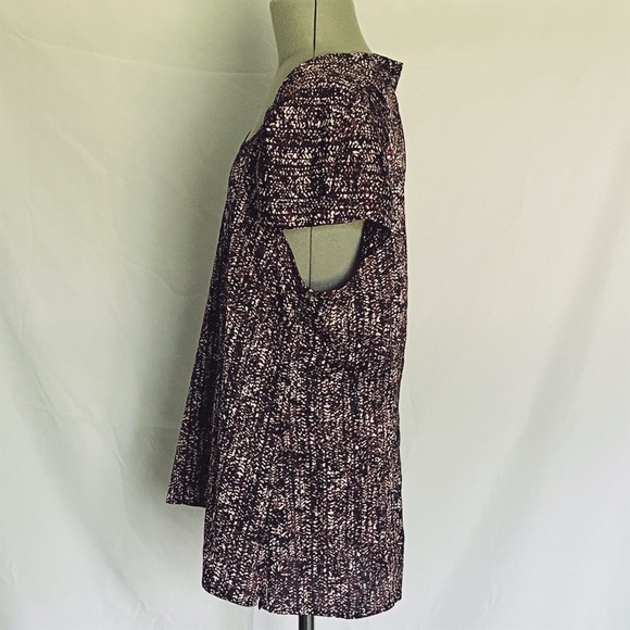 Ann Taylor Women's Dressy Soft Blouse Size 10 Side Zip Geometric Purple Burgundy - Picture 3 of 8